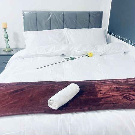 1 Bed Apartment With 2 Beds 1 Double Plus 1 Single Birmingham Zewnętrze zdjęcie