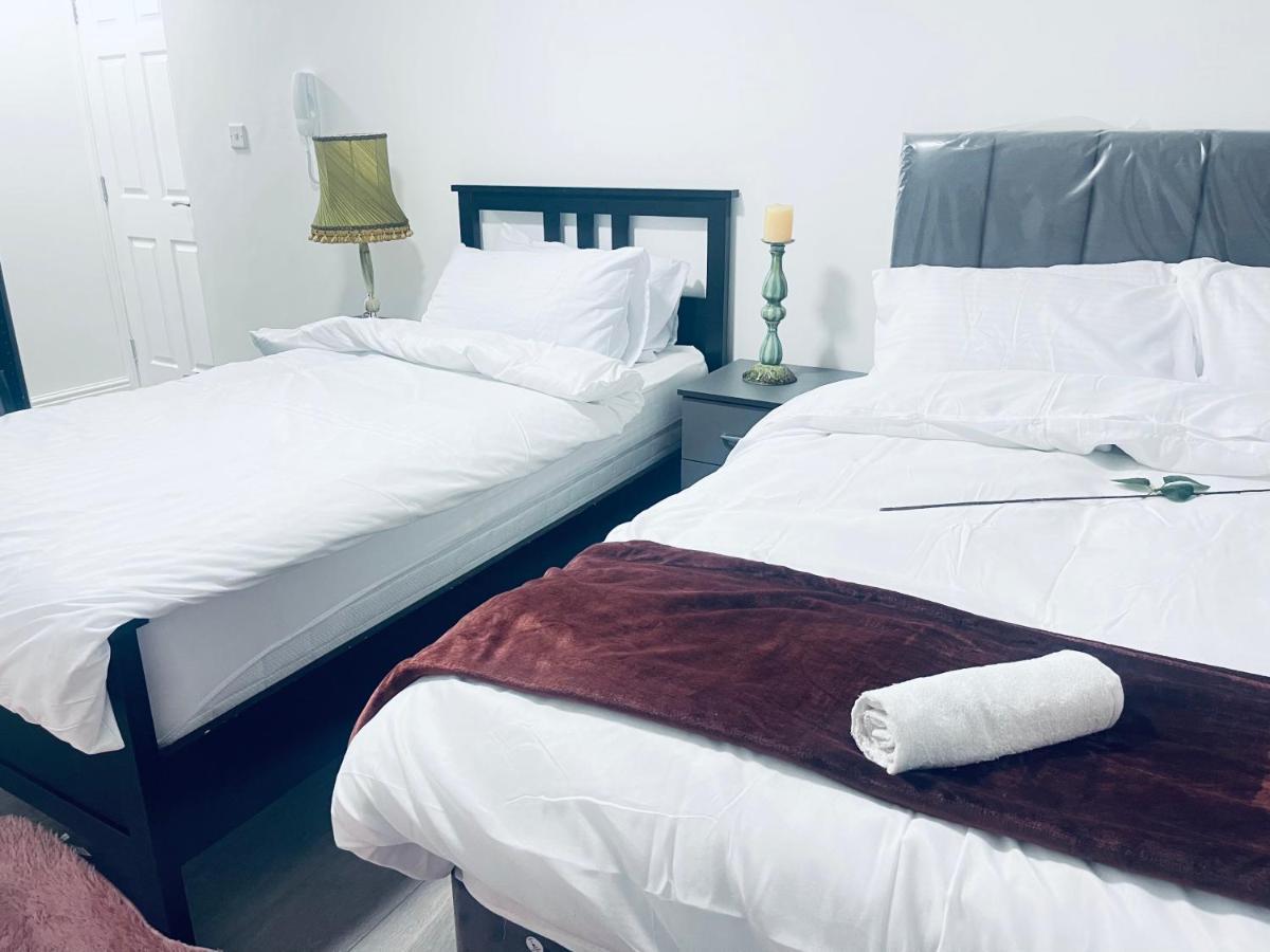 1 Bed Apartment With 2 Beds 1 Double Plus 1 Single Birmingham Zewnętrze zdjęcie