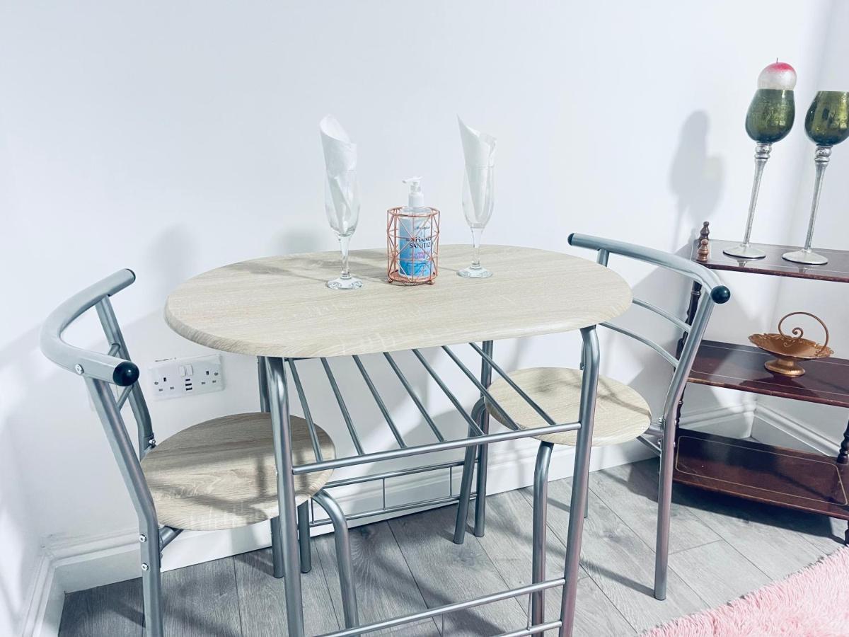 1 Bed Apartment With 2 Beds 1 Double Plus 1 Single Birmingham Zewnętrze zdjęcie