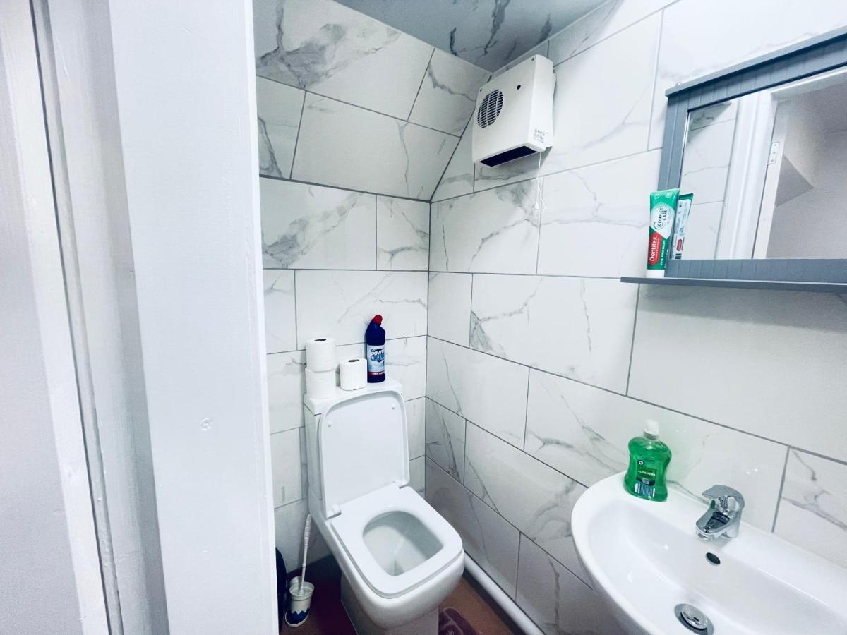 1 Bed Apartment With 2 Beds 1 Double Plus 1 Single Birmingham Zewnętrze zdjęcie