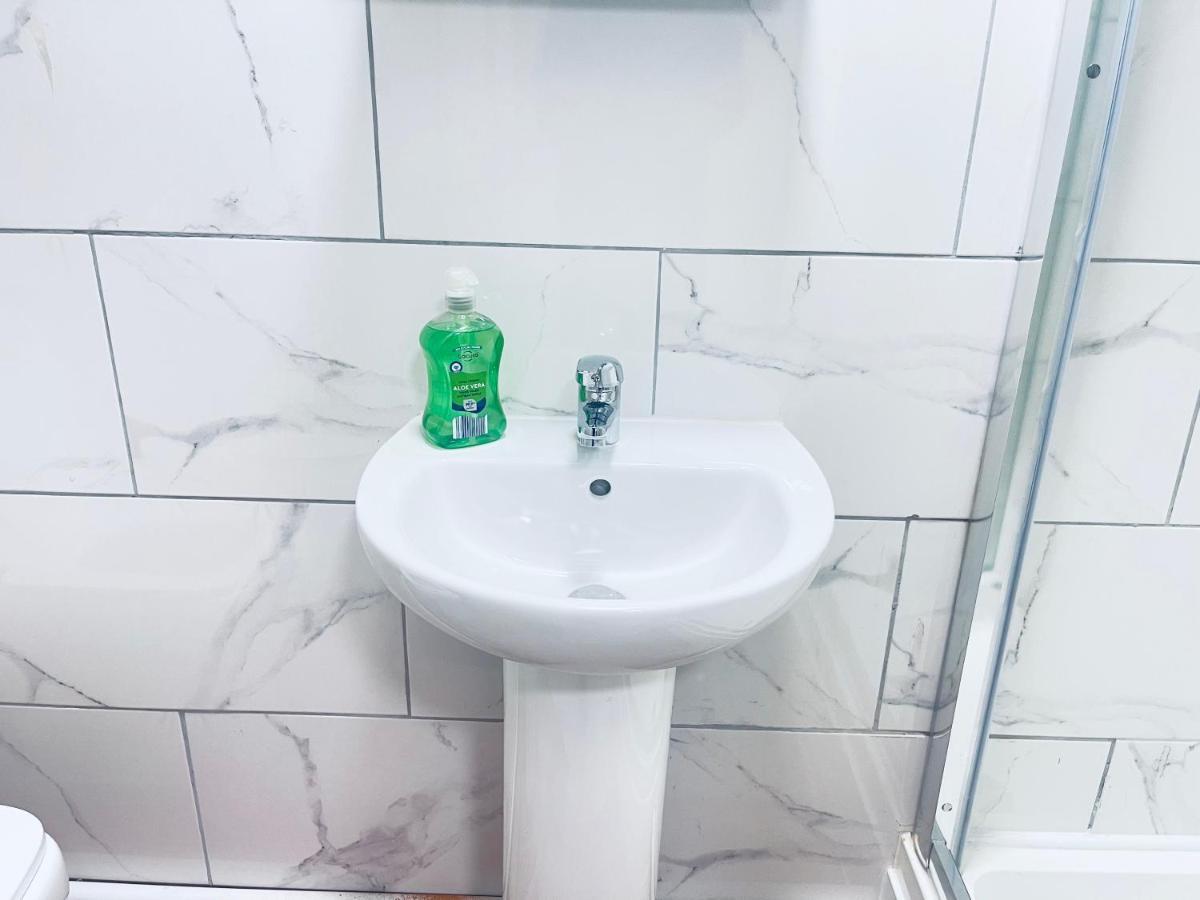 1 Bed Apartment With 2 Beds 1 Double Plus 1 Single Birmingham Zewnętrze zdjęcie