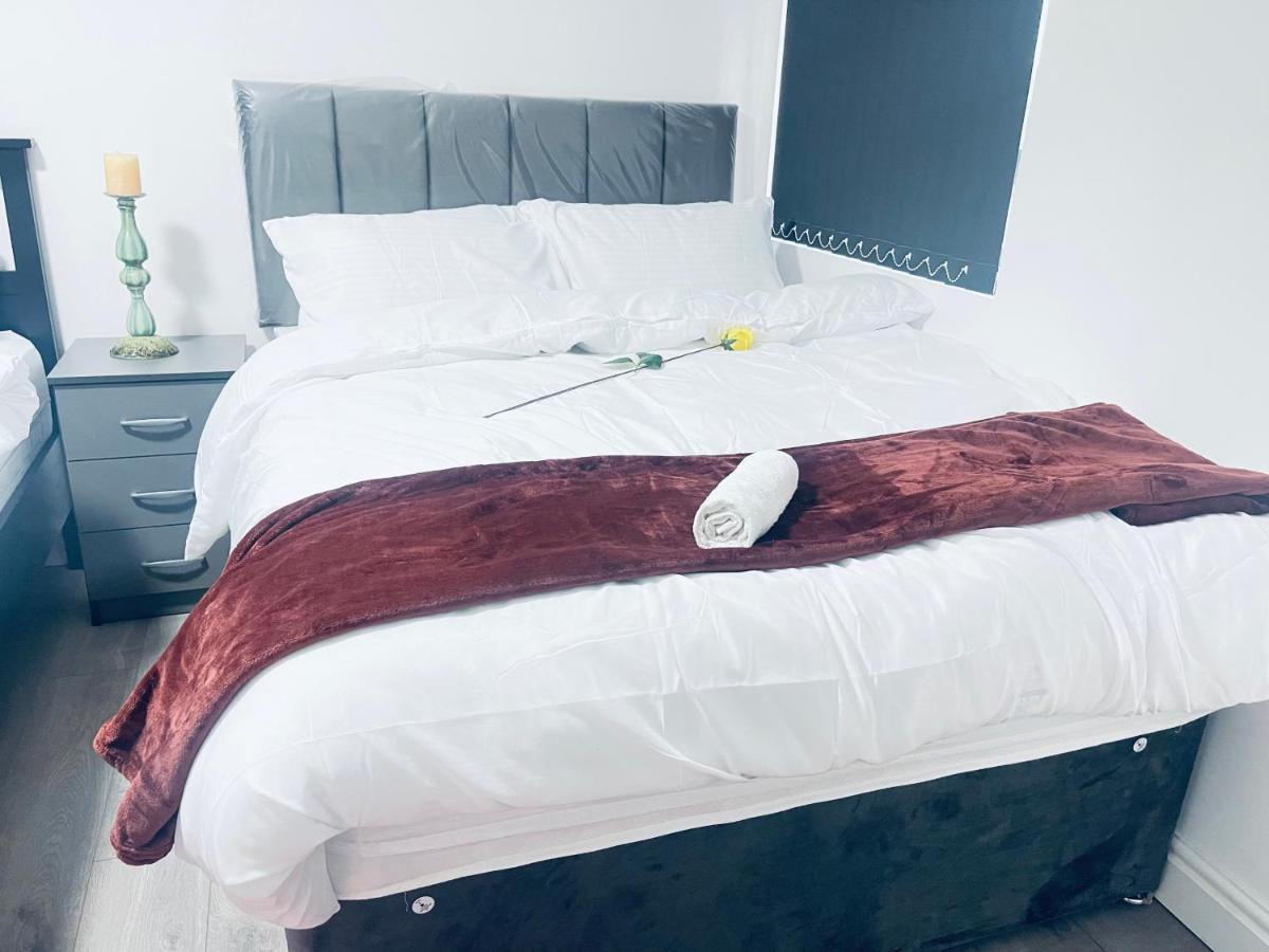 1 Bed Apartment With 2 Beds 1 Double Plus 1 Single Birmingham Zewnętrze zdjęcie